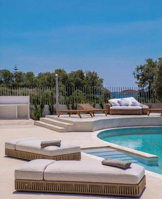 Saronikos Villa | 470 m² Villa ∙ 8 bedrooms ∙ 16 guests