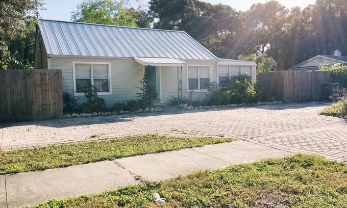 Bayou Oaks House | 47th Street Cottage in sunny Sarasota