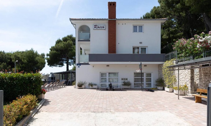 Duce House | 480 m² House ∙ 10 bedrooms ∙ 18 guests