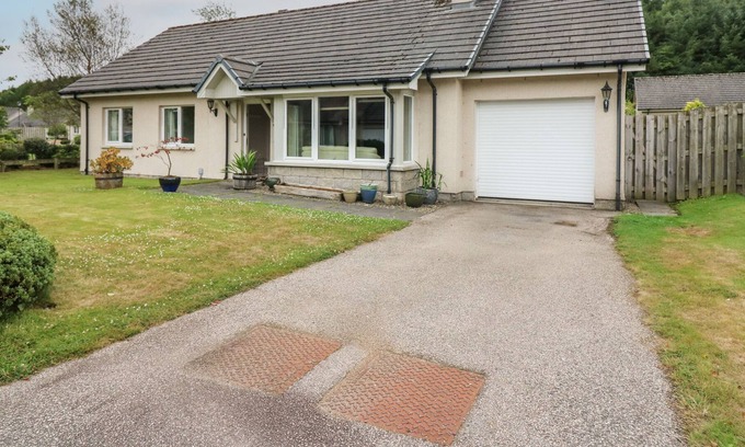 Ellon Cottage | 49 METHLICK WOOD, pet friendly, country holiday cottage in Methlick