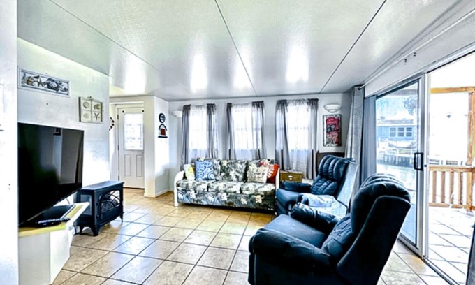 Port Isabel House | 495 W Clam Cir