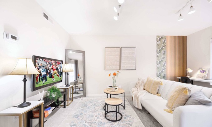 Kingsgate House | 4B2.5B TH in Kirkland/Woodinville. Prime Location