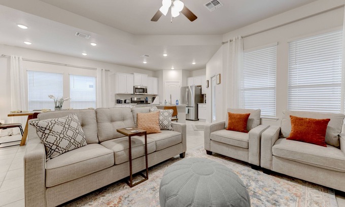Temple House | 4bd/2ba minutes to Baylor Scott and White hospital and restaurants, shopping.