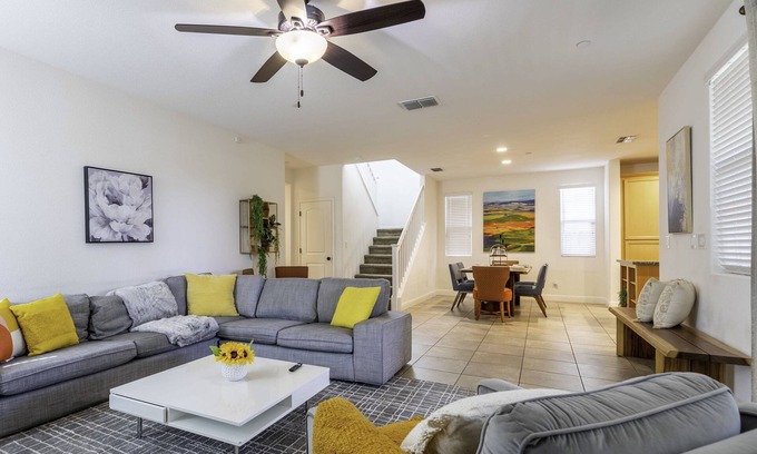 Elk Grove House | 4Bd/3Ba for 10+ ModernSpacious House