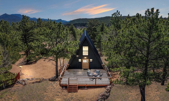 Bailey Cabin | 4bd AFrame Cabin with Hot Tub + 13,000ft Mountain Views + Hiking Close By