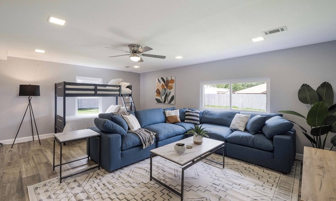 Round Rock House | 4BD Flat, Sleeps 10 - kids playroom w/bunkbed! 🐾 Pets OK, Near Public Pool!