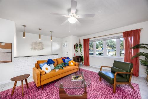 Gainesville House | 4bd Gator Grove Villa - Backyard - Games - Near UF