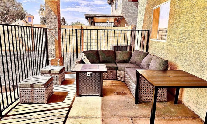 Sundial House | 4Bd Oasis w/Pool/Pool Tablen