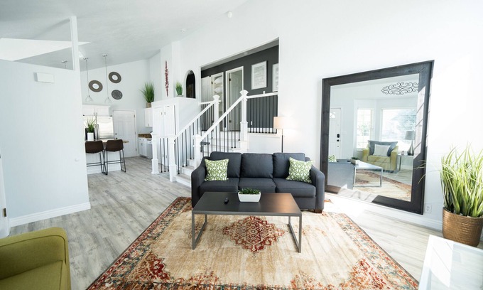 West Jordan House | 4bd room - king - lux - fast WiFi