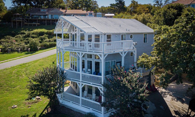 Pottsboro House | 4Bdrm 4Ba 3 Levels of Deck That View Lake Texoma!