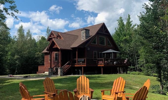 Bethel Ski Chalet | 4bdrm Chalet-close to downtown & outdoor adventure