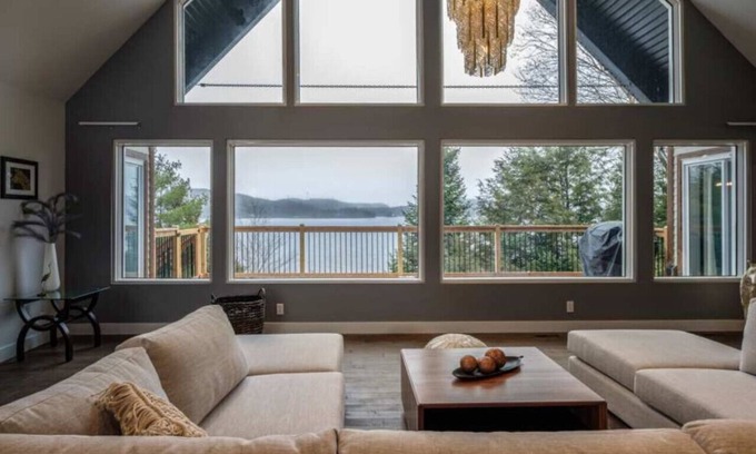 Labelle Ski Chalet | 4bdrs Waterfront Chalet w/Private Dock & Hot Tub