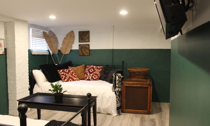 Kansas City House | 4bed studio basement! 5min->downtownKC
