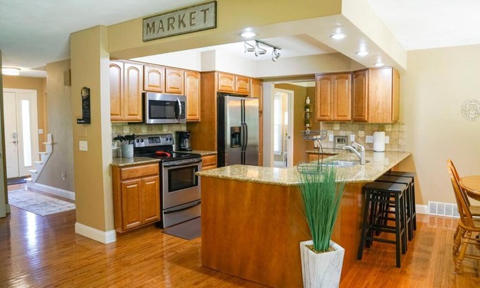 Bedford Villa | 4BR/2.5BA Home boasting 2400sqft and Eat-in KTN