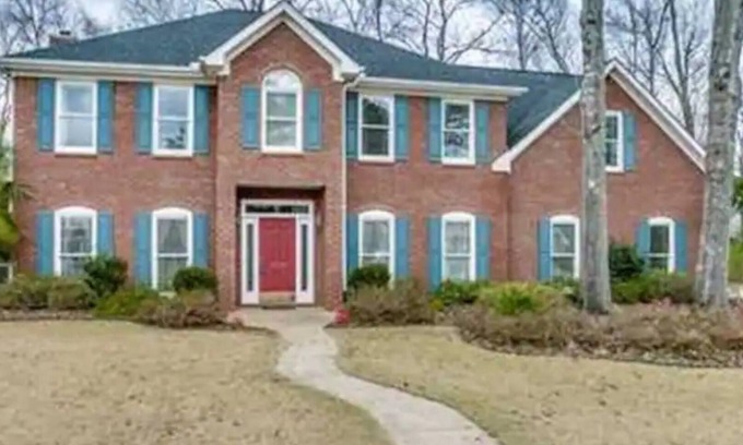 Taylorville House | 4BR 3.5ba 3400 ft2 Home With Short Drive to Campus