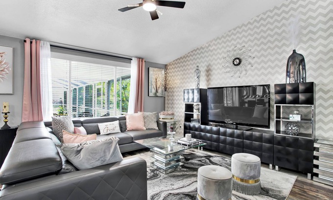 Boyette Springs Villa | 4BR/3BA 15 min to Downtown, Sports & Busch Gardens