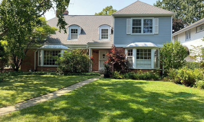 Forestview House | 4BR, 3BA Evanston IL home, great location, super kitchen, Jan-May 2025 monthly.