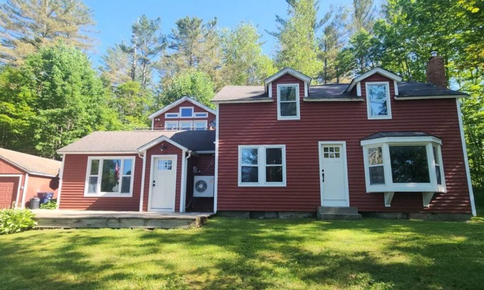 Ludlow House | 4BR/3BA Vermont Retreat Near Okemo & Killington w/Pond + VAST/VASA Trail Access
