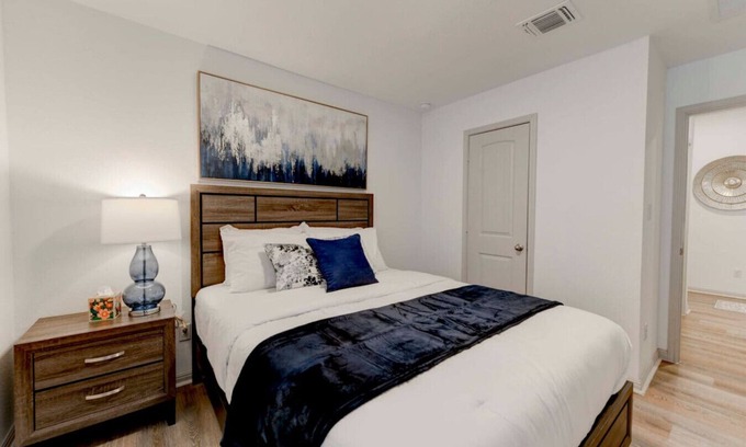 Hutto House | 4BR Corporate Stay in Hutto