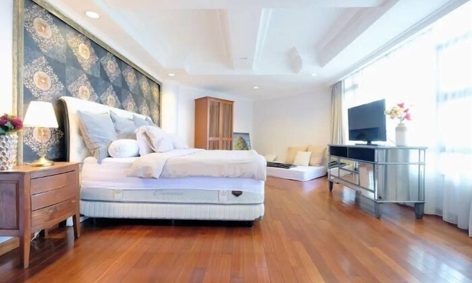 Tanjung Duren Utara Apartment | 4BR Cozy Tropical Retreat Penthouse