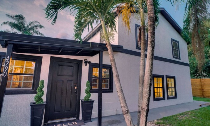 Vero Beach House | 4BR Family Getaway |Game Room| 2mi to Wabaso Beach