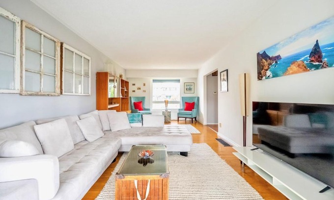 Hamilton House | 4BR Family Home - Spacious Backyard with Playground