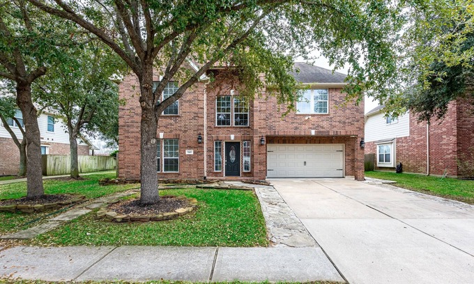 Klein House | 4BR Furnished Lakeside Welcomes 31+ Day Stays!