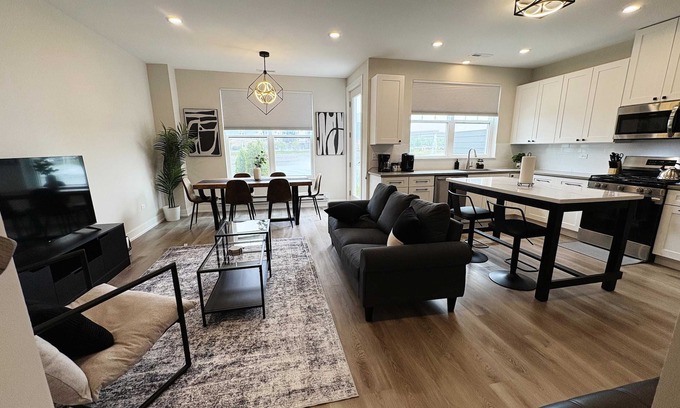 Warrenville Apartment | 4BR Home – Well-Furnished, Garage Included