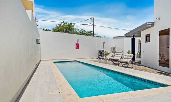 Santa Cruz House | 4BR HOME WITH PRIVATE POOL AND BBQ!