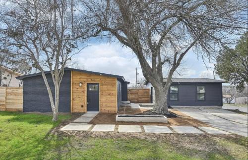 Southside House | 4BR Modern Getaway by Lackland & SeaWorld