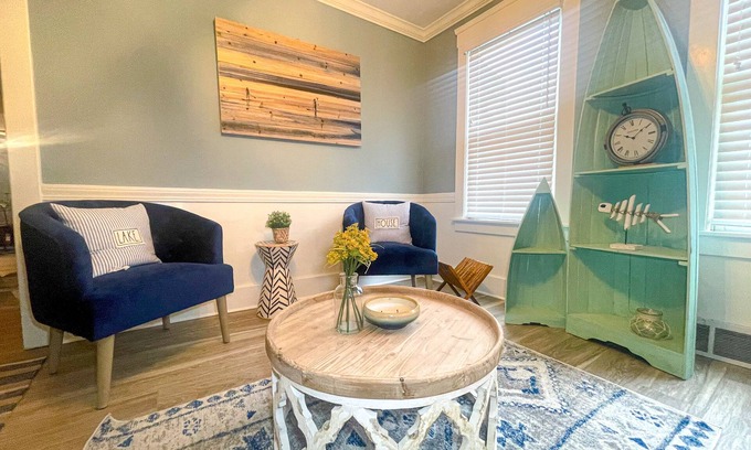 Vermilion House | 4BR New England Style Home