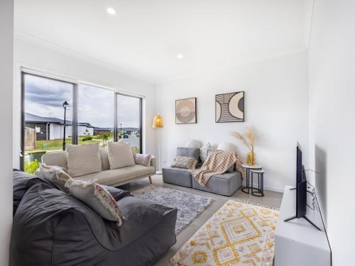 Browns Plains House | 4BR Newly furnished Cozy house Brownsplain