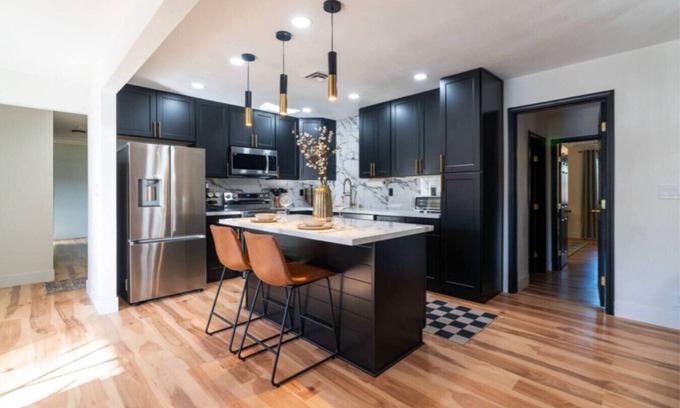 Rancho Oakey House | 4BR Retreat w/Jacuzzi, BBQ & Near Vegas Strip