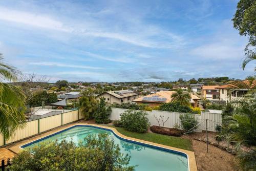 Rochedale South House | 4BR Retreat with Pool & Scenic High Steps View