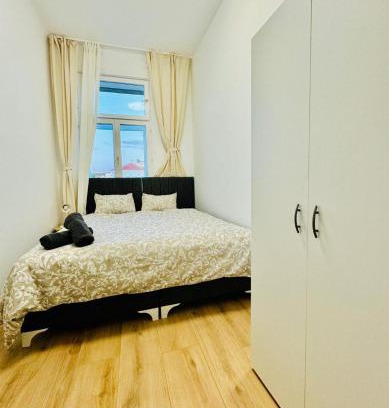 Schottenfeld Apartment | 4BR Shared Apt with City View Only 7- Min to Westbahnhof