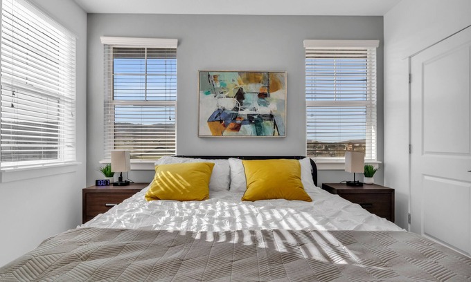 Draper Apartment | 4K TVs ★Cali King Bed | Fast WiFi | Near Hospital