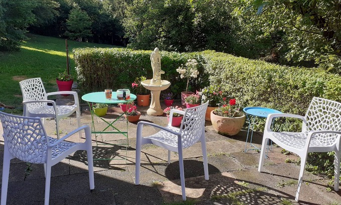 Euerbach Apartment | 4km to A7+A71, idyll by the stream, large garden, discounts for companies