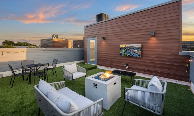 Cedars House | 4Story Modern Townhome w/Rooftop + Private Garage