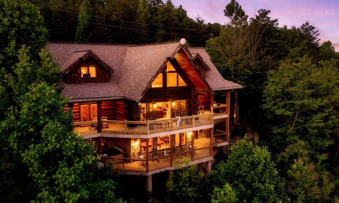 Pittman Center Cabin | 4Suites| SeptDeal | View | HotTub | FirePit | GmRm