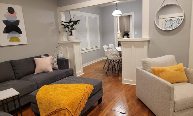 West University House | 4th Ave Bungalow