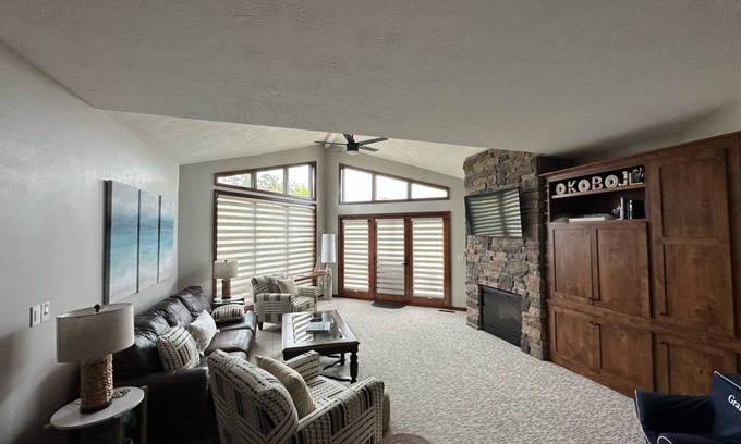 Arnolds Park Condo | 4th Floor Condo Vaulted Ceilings. New Beds, Carpet, Blinds, Paint 🙌🏼 1st building
