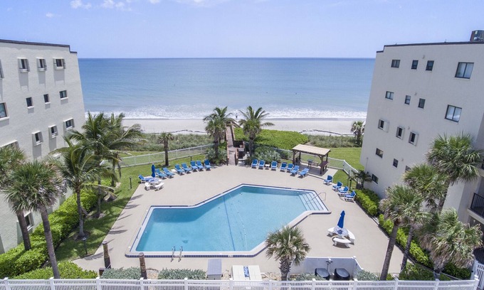 Satellite Beach Condo | 4th Floor Direct Oceanfront