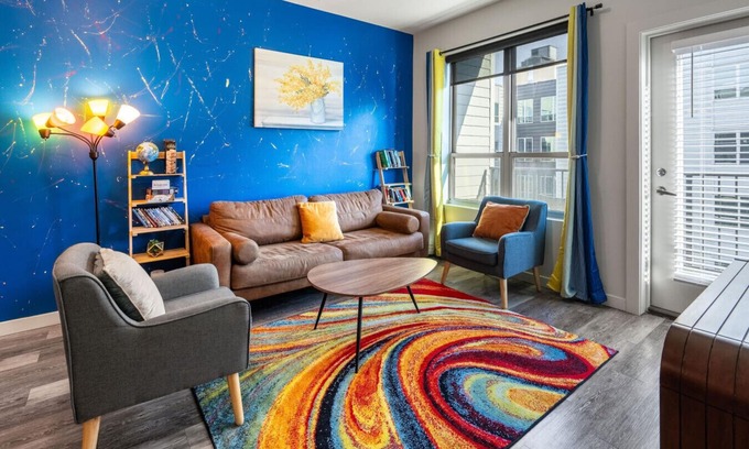 Downtown Louisville Apartment | 4th Street Suites - Splash King Bed Suite