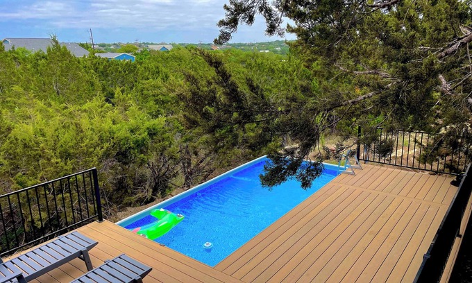 Dripping Springs House | 5/2, Secluded POOL, amazing views & decks