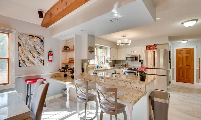 West Des Moines House | 5-Acre ‘Graceland’ Family Home in West Des Moines