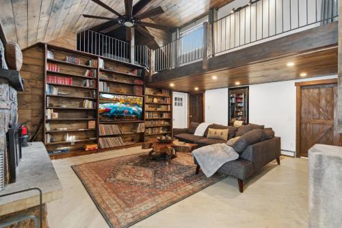 Allenspark House | 5 Bd Cabin W Private Hot Tub
