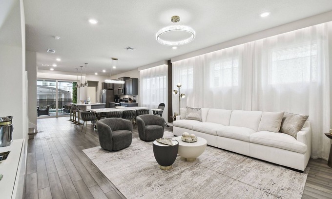 Four Corners House | 5 BD En-suites, Game Room, Pool, Sleeps 14, Disney
