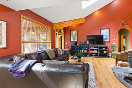 Warrior's Mark West House | 5 BDR Spacious Retreat Peaceful and Serene Views