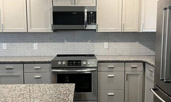 South Central Omaha House | 5 Bed 2 Bath Family + Corporate NEWLY Renovated