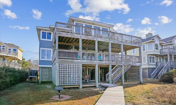 Monteray Shores House | 5 Bed, 3.2 Bath dog friendly soundfront home with hot tub